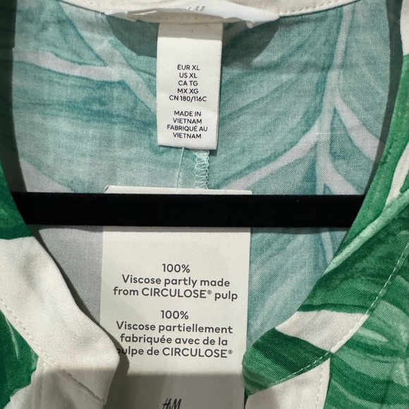 H&M Tropical Green Leaf Print Top - Picture 2 of 2